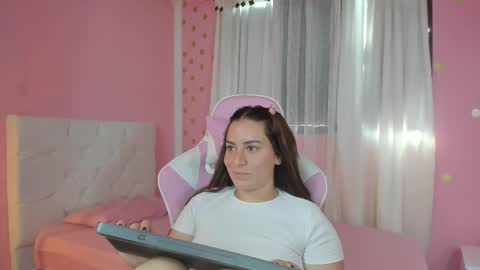 Snapshot of persefone_saira chatting on October 14, 9:18 pm Marie online show from October 14, 9:18 pm