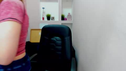 Snapshot of persinaky chatting on September 28, 3:32 pm horror flying on the wings of the night.... online show from September 28, 3:32 pm