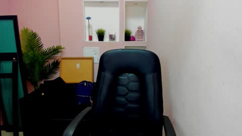 horror flying on the wings of the night.... online show from October 27, 3:45 pm