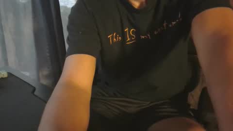 Snapshot of peruvianevil chatting on October 14, 10:57 pm Lalo   x peruvianevil  ig peruvianevil  online show from October 14, 10:57 pm