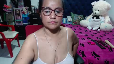 Snapshot of pervert_mommy_x chatting on February 8, 2:27 pm SAMY online show from February 8, 2:27 pm