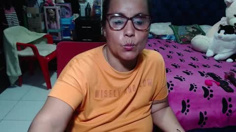 Snapshot of pervert_mommy_x chatting on February 15, 1:38 pm SAMY online show from February 15, 1:38 pm