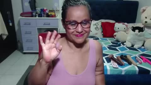 Snapshot of pervert_mommy_x chatting on October 6, 10:11 am SAMY online show from October 6, 10:11 am