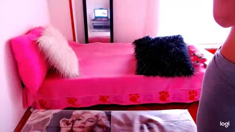 Snapshot of perverthotgirl chatting on October 14, 5:27 pm linda online show from October 14, 5:27 pm
