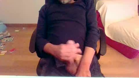 pesketig42 online show from April 25, 9:01 pm