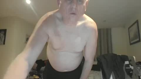 petez0305 online show from October 19, 11:42 pm