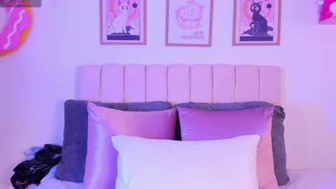 Im Rosse but u can call me Rossie or Rosita . online show from October 31, 2:45 am