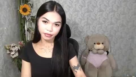 Snapshot of petite_angelx chatting on March 9, 5:55 am angel online show from March 9, 5:55 am