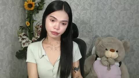 Snapshot of petite_angelx chatting on January 31, 1:33 am angel online show from January 31, 1:33 am