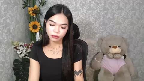 Snapshot of petite_angelx chatting on March 1, 1:18 pm angel online show from March 1, 1:18 pm