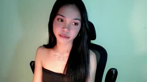 Snapshot of petite_angelx chatting on September 14, 1:52 am angel online show from September 14, 1:52 am
