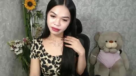 Snapshot of petite_angelx chatting on March 5, 6:45 pm angel online show from March 5, 6:45 pm