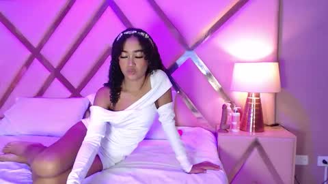 Snapshot of petite_luxury chatting on September 23, 11:59 am petite luxury online show from September 23, 11:59 am