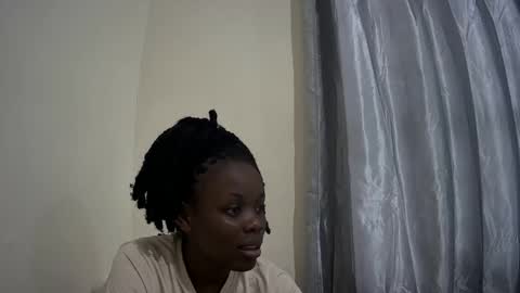 Snapshot of petite_melan chatting on October 17, 4:49 am petite_melan online show from October 17, 4:49 am