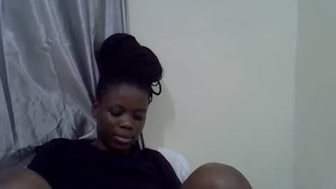 petite_melan online show from December 18, 5:08 pm