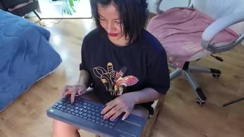 petite_molly_ online show from November 14, 2:41 pm