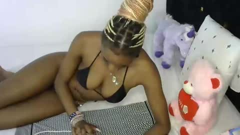 Snapshot of petite_princes chatting on December 2, 11:29 am petite_princes online show from December 2, 11:29 am