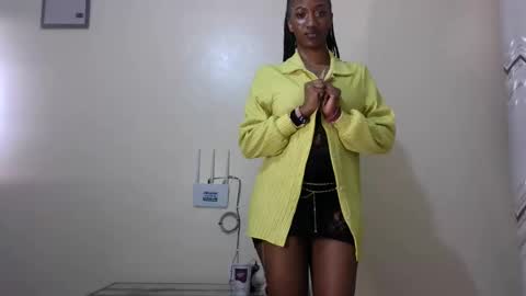 Snapshot of petite_princes chatting on March 7, 12:58 am petite_princes online show from March 7, 12:58 am
