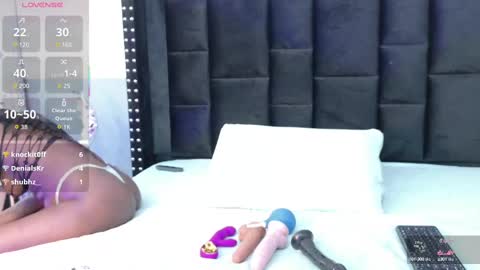 Snapshot of petitelittleebony chatting on October 15, 3:32 am little sharon online show from October 15, 3:32 am