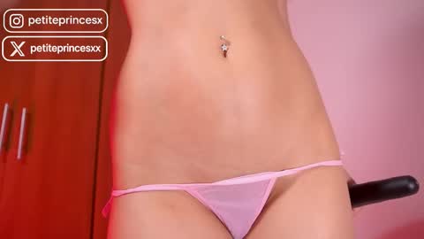Snapshot of petiteprincesx chatting on September 26, 10:01 am Petiteprinces online show from September 26, 10:01 am