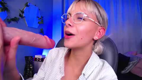 Peyton online show from October 22, 4:04 am