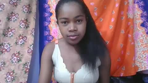 phania185885 online show from March 23, 10:09 am