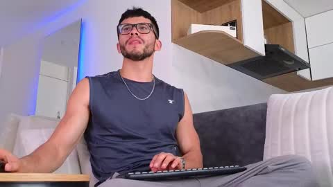 phantom_bigger1 online show from November 4, 1:45 pm