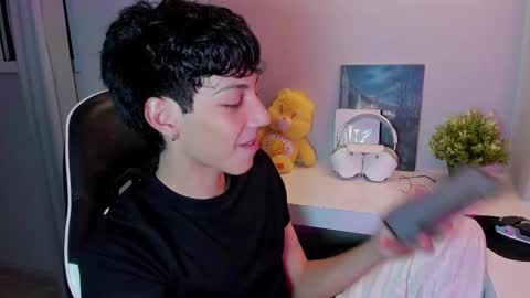 Phil.   INDEPENDENT MODEL online show from September 13, 1:30 am