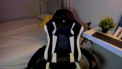 Phil.   INDEPENDENT MODEL online show from January 12, 4:19 am