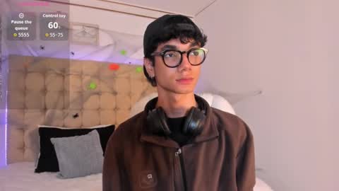 Snapshot of phillicious_ chatting on October 15, 12:03 am Phillip online show from October 15, 12:03 am