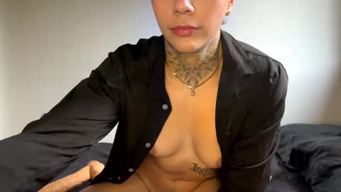 Snapshot of phillip_brownn chatting on September 26, 12:02 pm PHILLIP online show from September 26, 12:02 pm