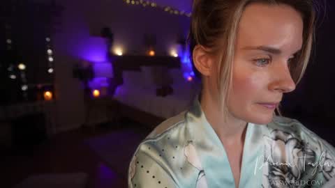 PHOENIX TAYLOR online show from November 7, 2:36 am