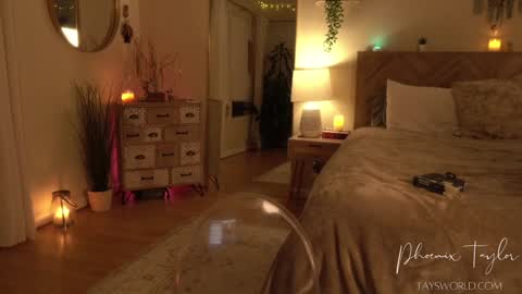 PHOENIX TAYLOR online show from November 22, 2:10 am