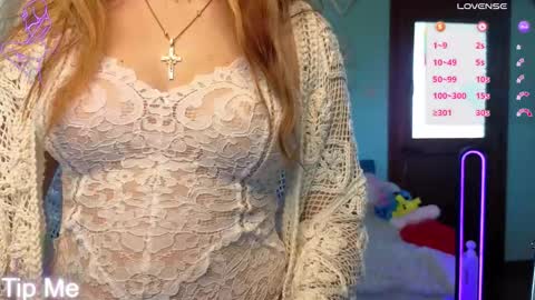 Snapshot of phoenixlunar chatting on October 9, 7:14 am Selena online show from October 9, 7:14 am