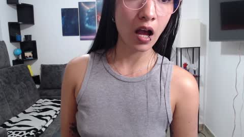 Snapshot of pia_horny chatting on December 7, 11:18 pm Pia online show from December 7, 11:18 pm