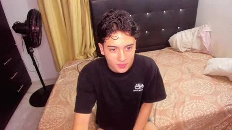 picaszomilos350 online show from February 10, 6:16 am