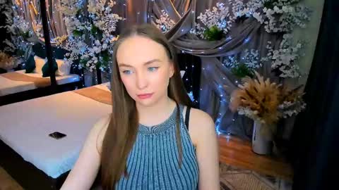 Emelie online show from March 3, 4:15 pm