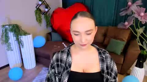 Emelie online show from September 11, 7:59 pm