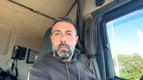 Snapshot of pierotu chatting on December 2, 11:51 am pierotu online show from December 2, 11:51 am