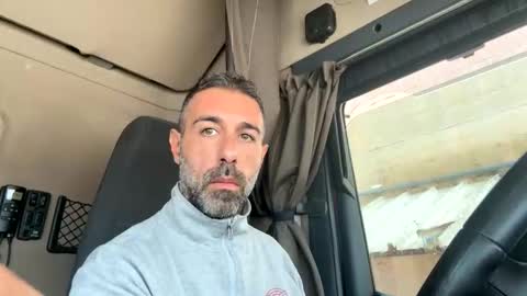 Snapshot of pierotu chatting on October 17, 10:52 am pierotu online show from October 17, 10:52 am