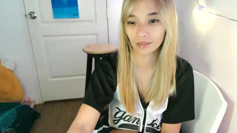 Snapshot of pinay_beauty14 chatting on February 27, 12:01 pm pinay beauty14 online show from February 27, 12:01 pm