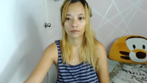Snapshot of pinay_beauty14 chatting on December 8, 1:41 am pinay beauty14 online show from December 8, 1:41 am