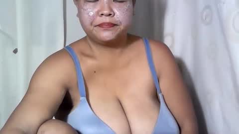 Snapshot of pinay_yummy28 chatting on September 13, 2:58 am pinay_yummy28 online show from September 13, 2:58 am