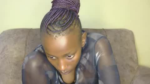 pink_cushy online show from April 21, 11:28 am