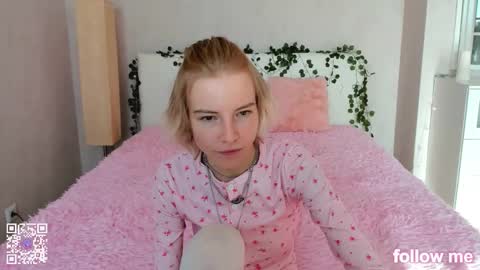 Snapshot of pink_lila18 chatting on October 9, 8:09 am pink_lila18 online show from October 9, 8:09 am