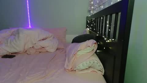 Snapshot of pink_tv chatting on October 22, 1:20 am pink_tv online show from October 22, 1:20 am