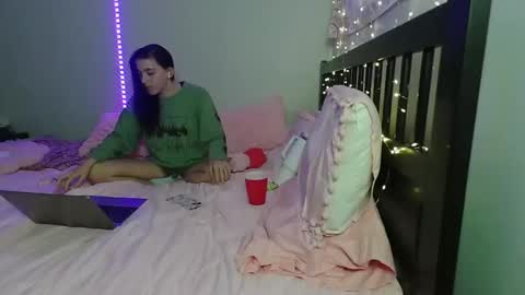 Snapshot of pink_tv chatting on October 29, 2:02 am pink_tv online show from October 29, 2:02 am