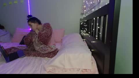 Snapshot of pink_tv chatting on October 2, 2:10 am pink_tv online show from October 2, 2:10 am