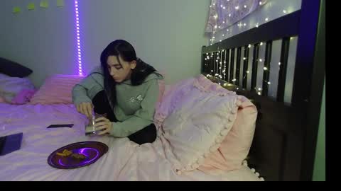 Snapshot of pink_tv chatting on October 3, 2:10 am pink_tv online show from October 3, 2:10 am