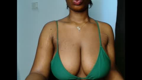 Snapshot of pinkxsugar chatting on October 17, 10:19 am pinkxsugar online show from October 17, 10:19 am